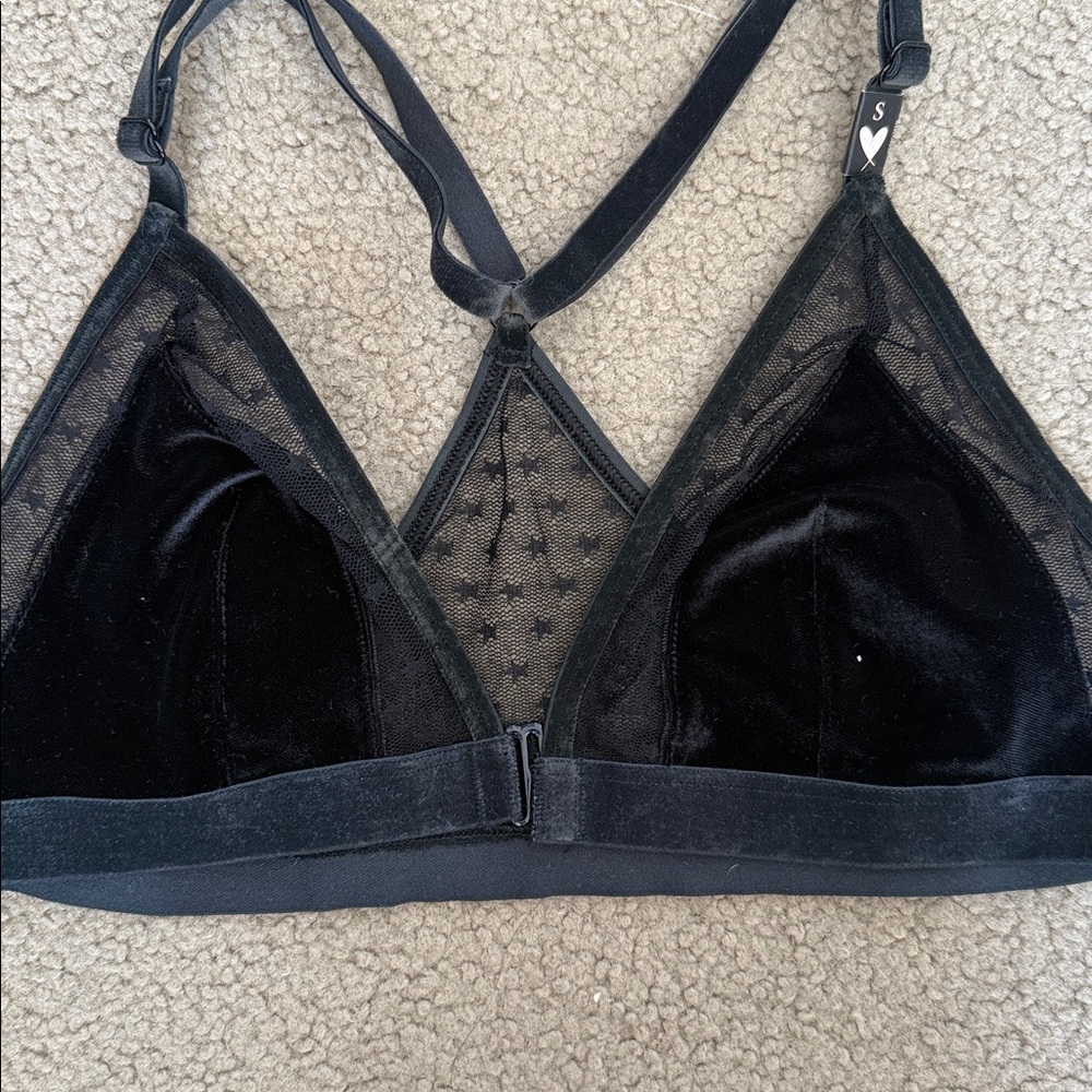 Victoria’s Secret strappy velvet Bralette NEW SZ small black front clip closure
